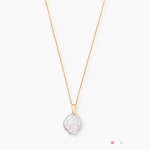 Kendra Scott Priscilla Gold Pendant Necklace in Pearl
